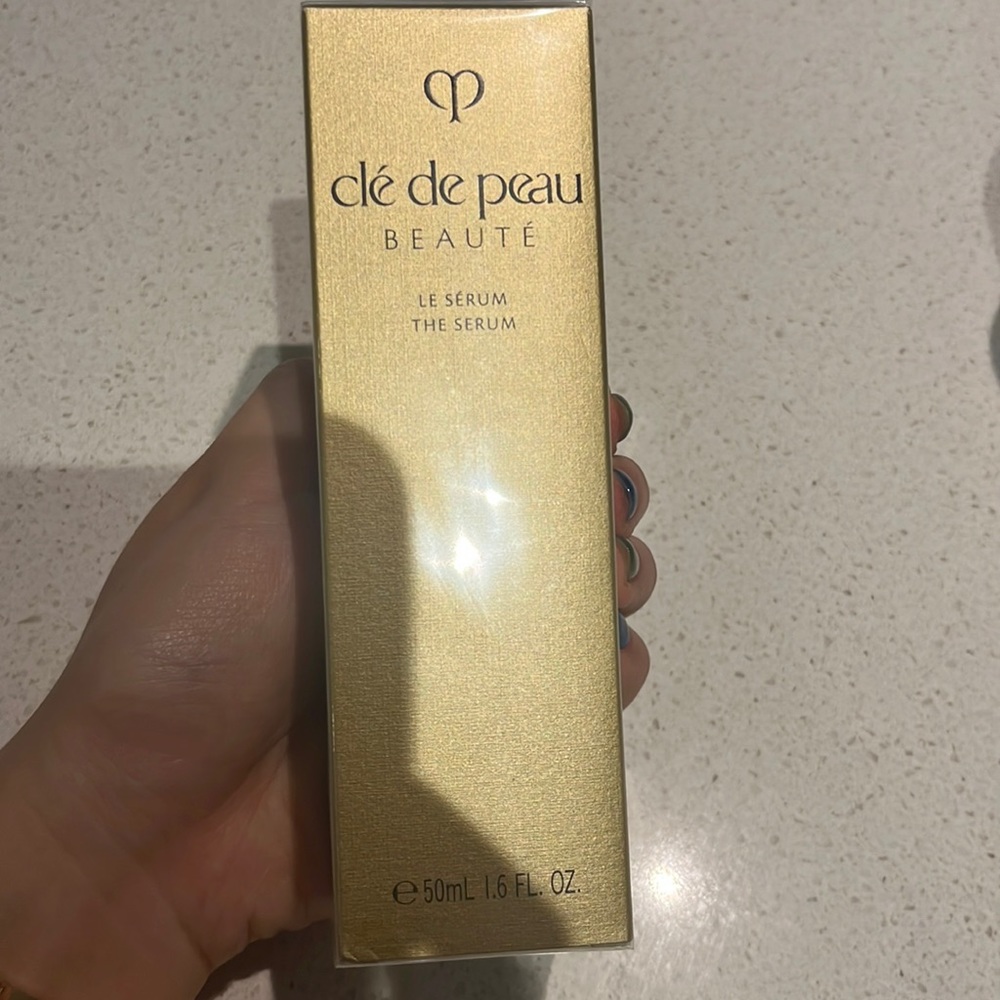 NWT unopened cle de peau le serum
